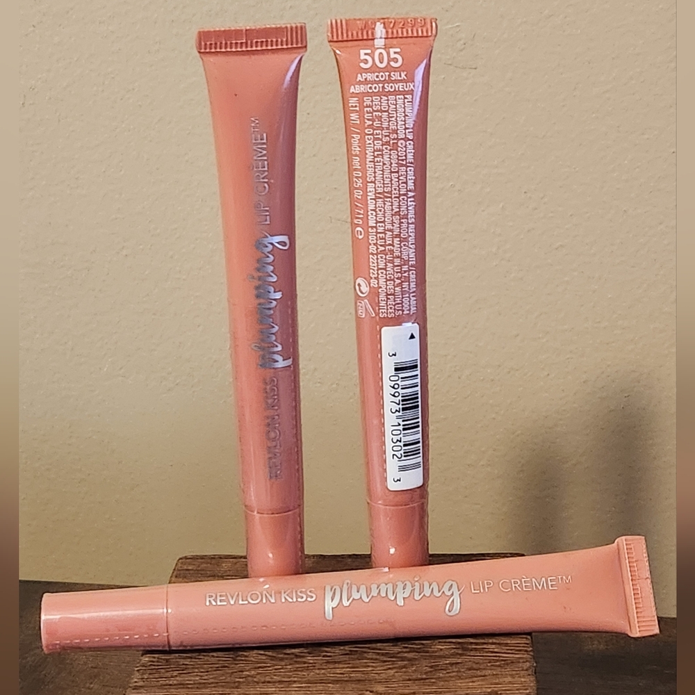 REVLON KISS PLUMPING LIP CREME 505 - APRICOT SILK